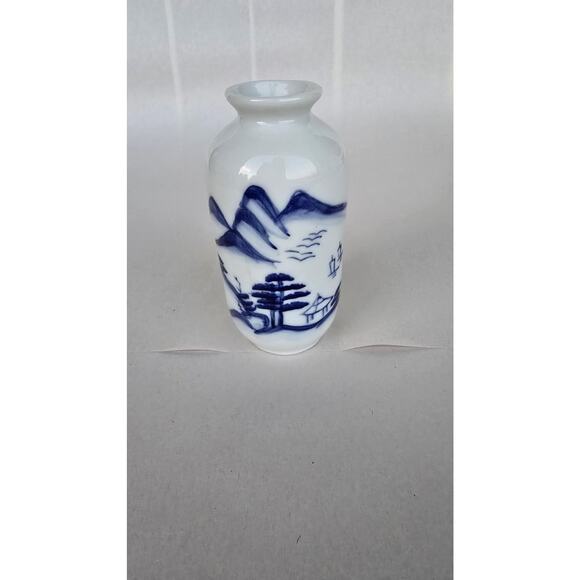 Blue White Porcelain Bud Vase Hand Painted Landscape Chinoiserie Mini Unmarked - Picture 1 of 6